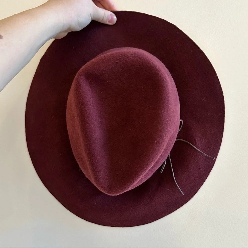 Women’s stylish beautiful burgundy wool hat